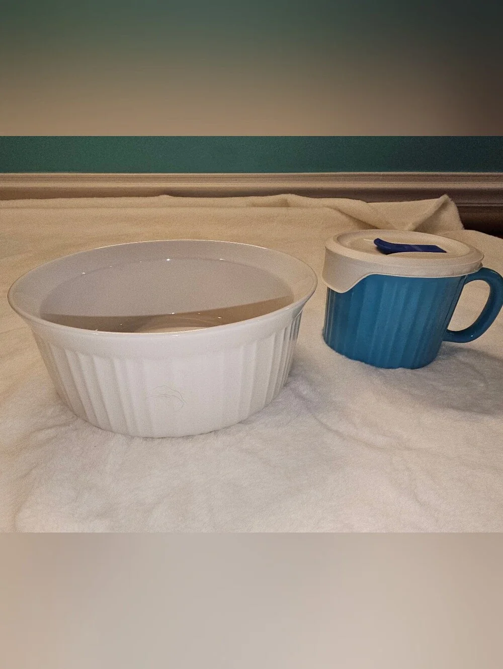 Corningware White 2.5 Qt Ceramic Casserole Dish with 20 Oz Blue Lidded Soup Mug